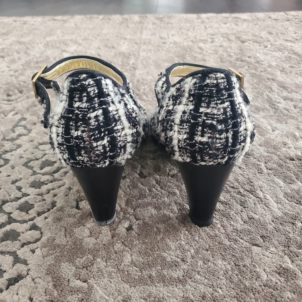 Chanel Black/White Tweed Mary Jane Cap Toe Pumps 35 - Picture 9 of 12